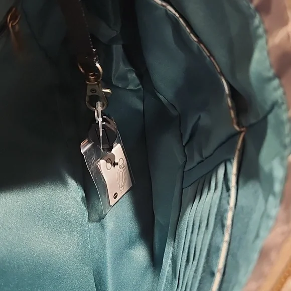 Travelon Crossbody Bag Like New Condition - Picture 10 of 13